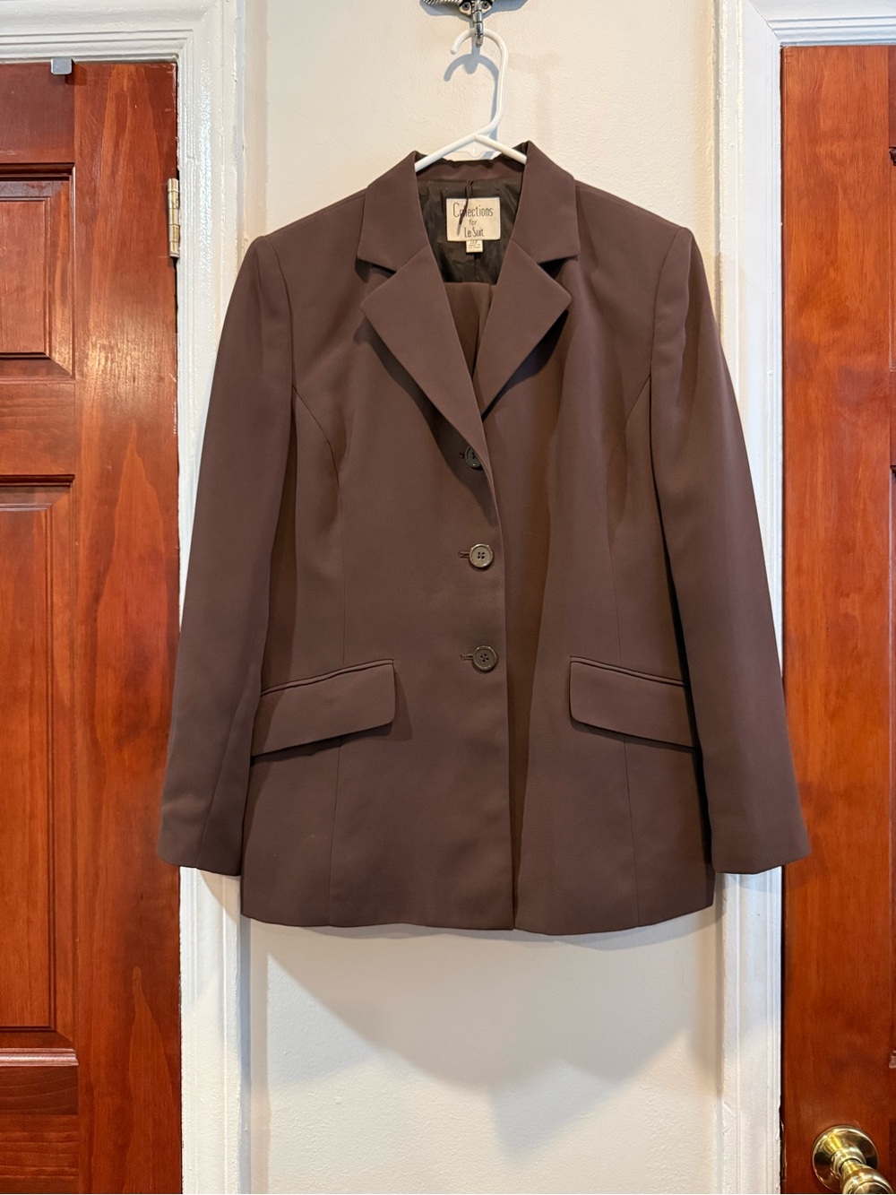 Collections for Le Suit Petite 14P
Brown Polyester Pant Suit Notch 3Btn
Lined
